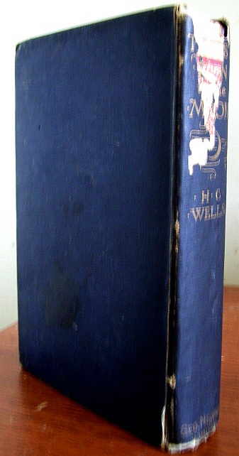 THE FIRST MEN IN THE MOON - Signed by H. G. Wells - First Edition, 1901