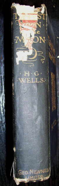 THE FIRST MEN IN THE MOON - Signed by H. G. Wells - First Edition, 1901