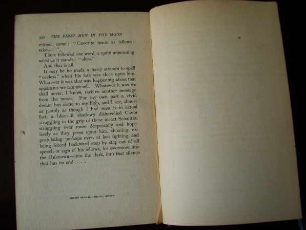 THE FIRST MEN IN THE MOON - Signed by H. G. Wells - First Edition, 1901